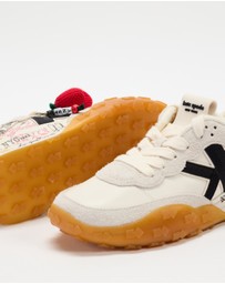 Kate Spade - K As In Kate Runner