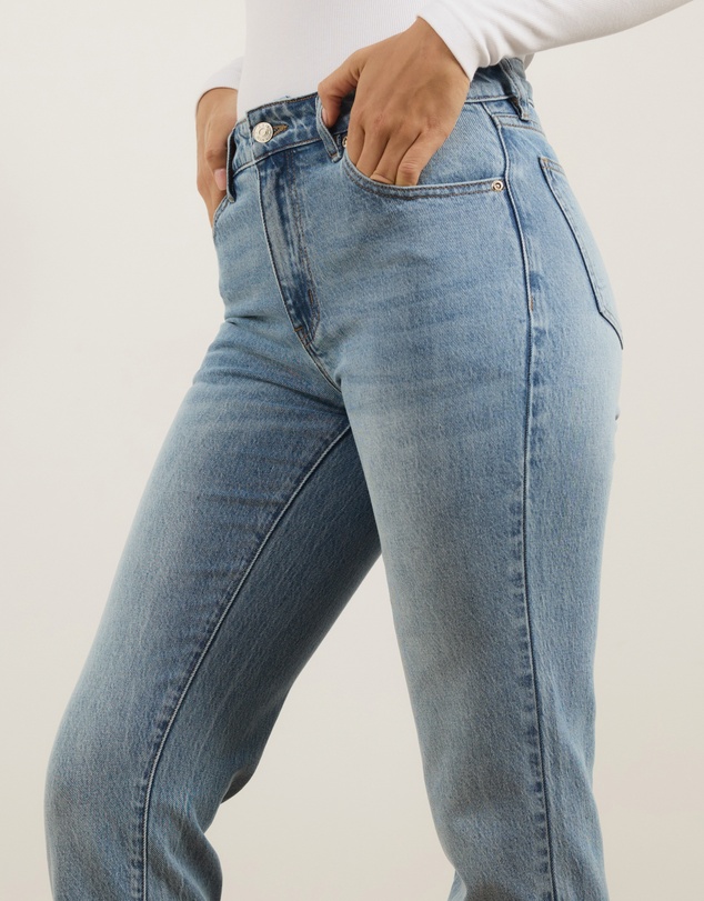 Atmos&Here - Lola Mid Rise Slim Leg Straight Jeans
