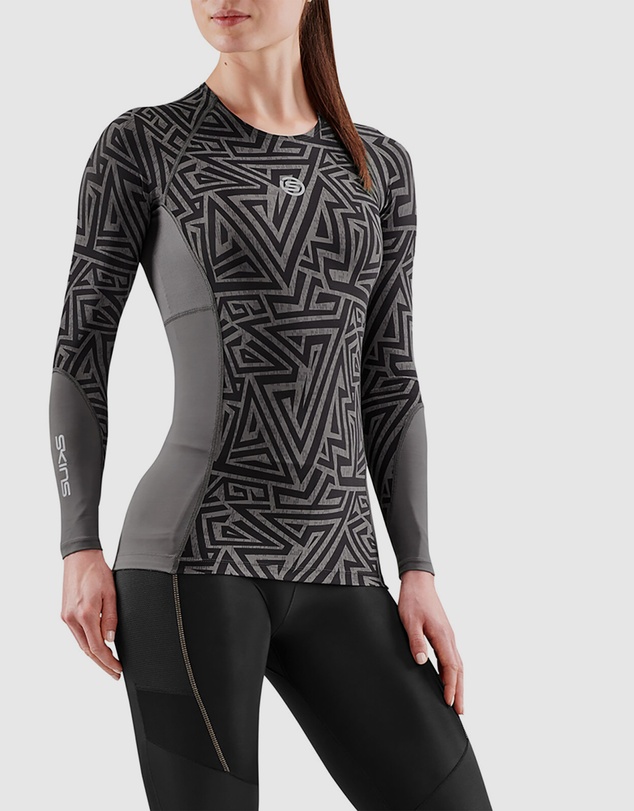 SKINS - SKINS Compression Women's Series-3 Clothing Long Sleeve Top Charcoal Angle