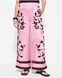 Commonry - Natalia Pant