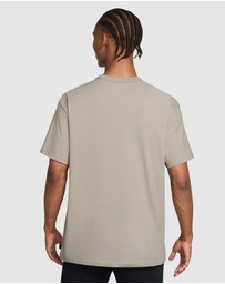 Nike - Sportswear Premium Essentials T-Shirt