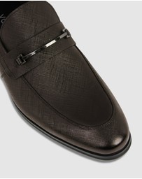 yd. - Riccardo Textured Leather Loafer