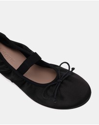 Miss Sofie - Medina Flats