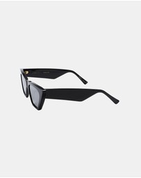 Soda Shades - Rozalia Russia x Soda Shades - Shade 001 Black