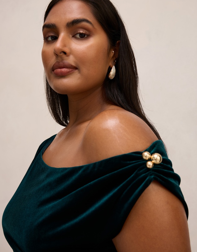 Forever New Curve - Winslet Curve Off Shoulder Velvet Gown