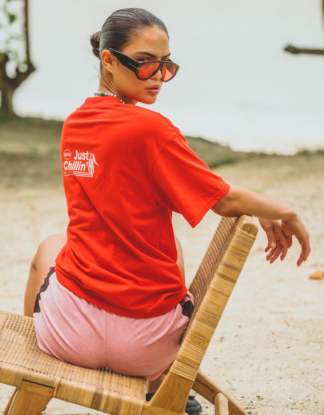 Araminta James - Chillin Tee