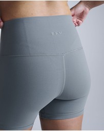 2XU - Fluid Hi-Rise 5 Inch Shorts