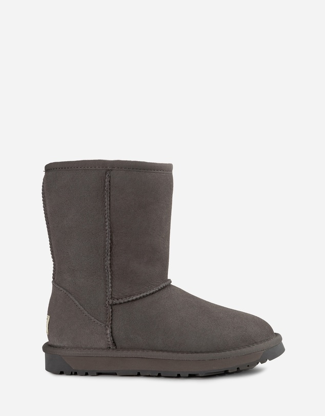 Ozwear Connection Uggs - Ugg Classic Short Boots (Water Resistant)