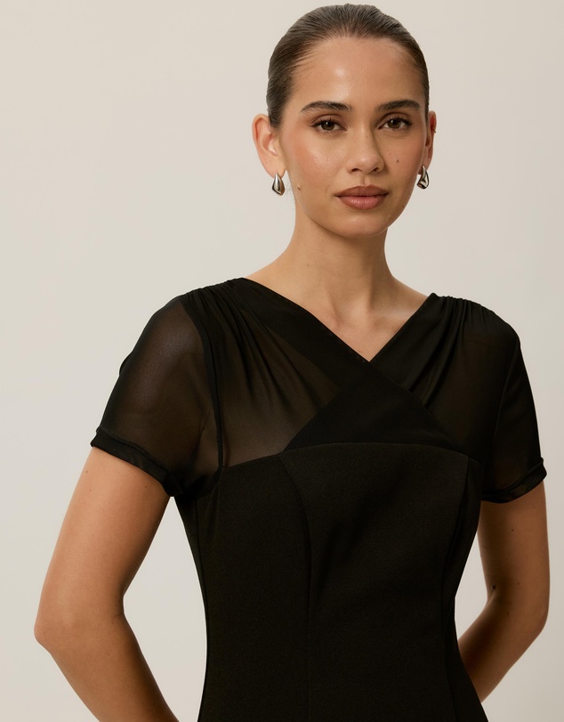 Tussah - Olivia V-Neck Crepe Midi Dress