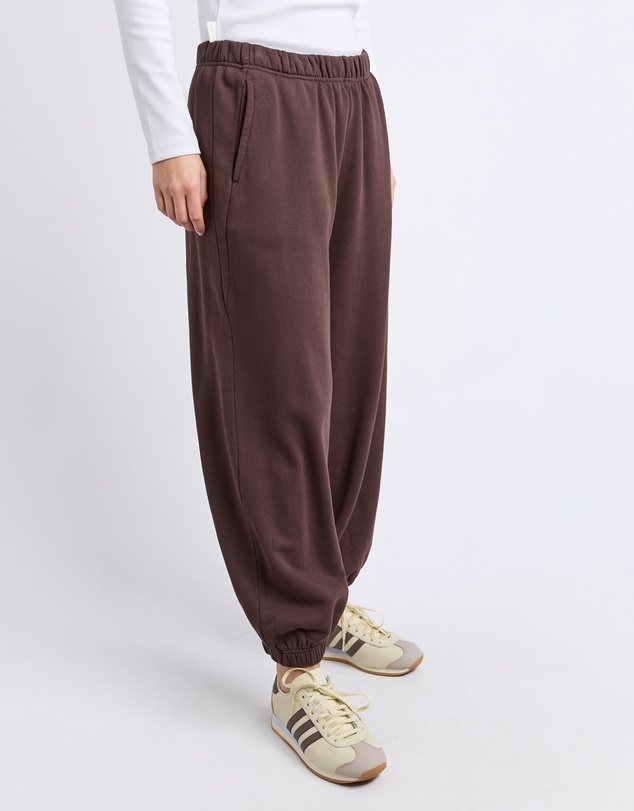 Foxwood - Foundation Barrel Trackpant Coffee Bean