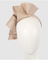 Max Alexander - Large Wavy Nude Racing Fascinator