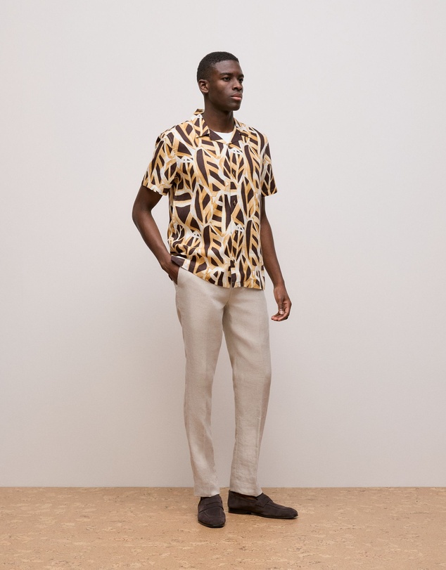 Trenery - Graphic Leaf Linen Short Sleeve Shirt in Bitter Chocolate
