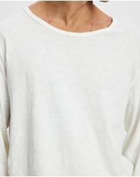 Surrounded By Ghosts - The Howlite Long Sleeve T-Shirt