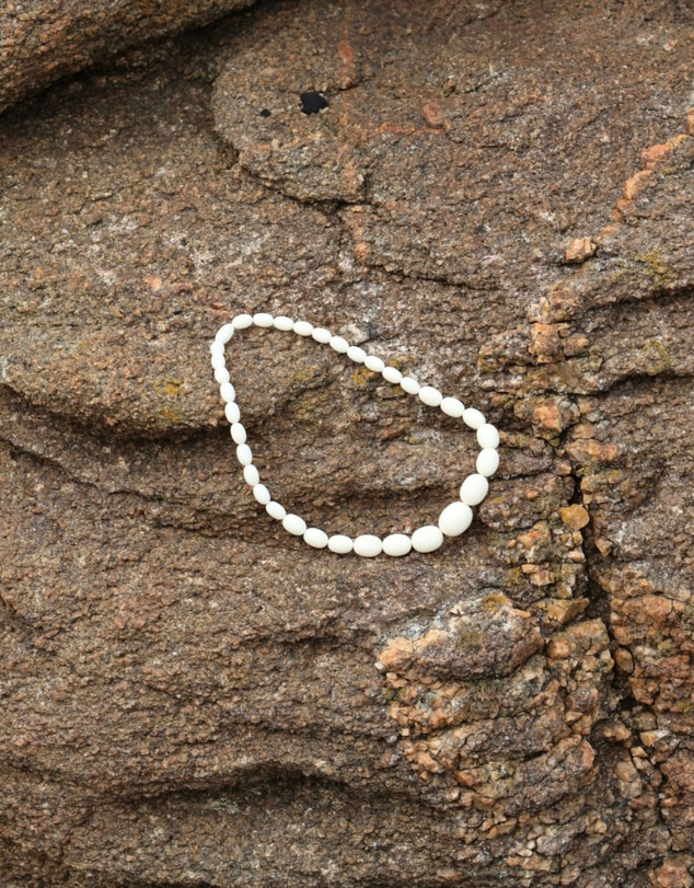 HOUSE OF SLANI - The white Isola beaded necklace