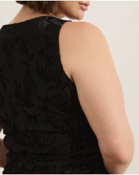 Atmos&Here Curvy - Everlise Burnout V-Neck Top