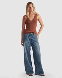 Decjuba - Kai Scallop V Neck