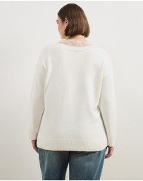 Atmos&Here Curvy - Teo V Neck Knit Jumper With Lace Trim