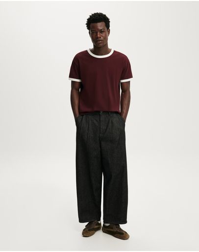 PLEAT SHUTTER BLACK