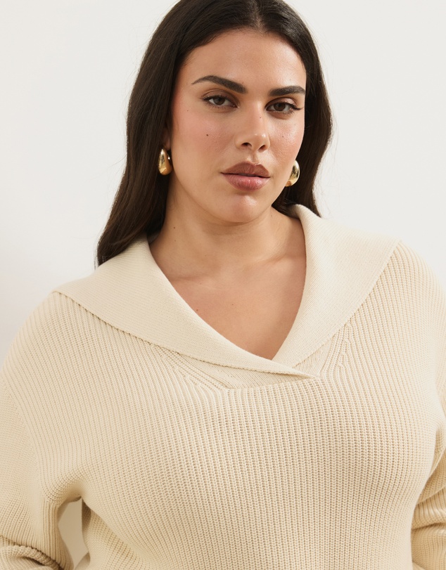 Atmos&Here Curvy - Nori Oversized V-Neck Knit Jumper