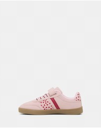 Kicks - Kennedy