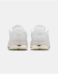 Nike - Reax 8 TR - Women's