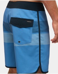 Quiksilver - Mens Surfsilk Scallop 18