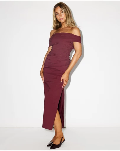 Dazie - Syrreal Ruched Off Shoulder Midi Cocktail Dress