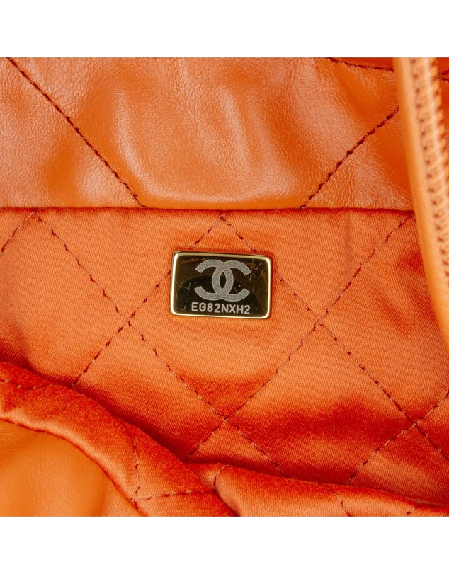 Chanel - Pre-Loved Mini Shiny Calfskin 22 Handbag