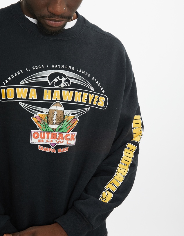 Vintage by The Real Deal - Pre Loved - Vintage NCAA University of Iowa Hawkeyes Outback Bowl Sweatshirt