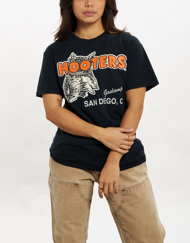 Vintage by The Real Deal - Pre Loved - Vintage Hooters Tee