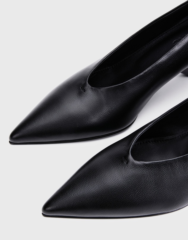 Bassike - Point Toe Pump