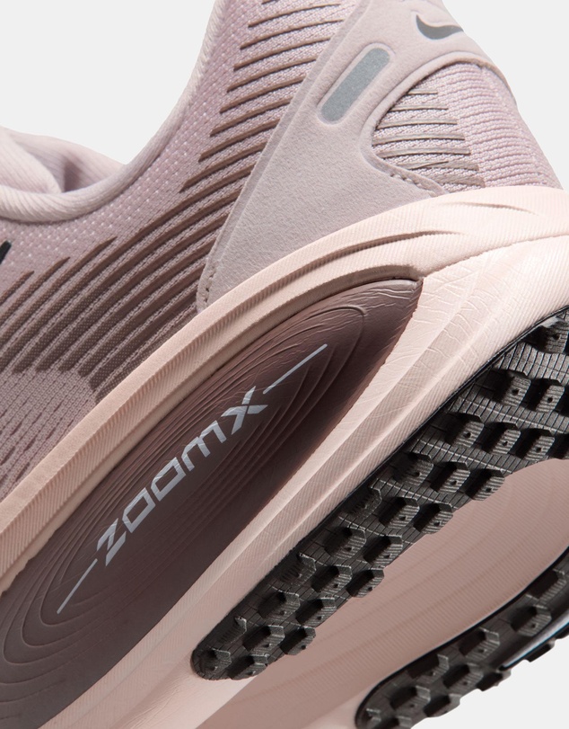 Nike - Vomero 18 - Women's