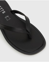 Betts - Crush Leather Thong Sandals