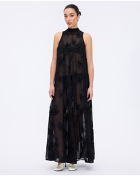 Minima Esenciales - Maelle Floral Applique Maxi Dress