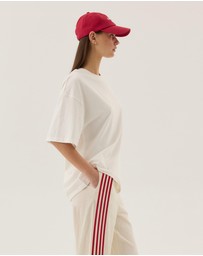 Araminta James - Chillin Tee