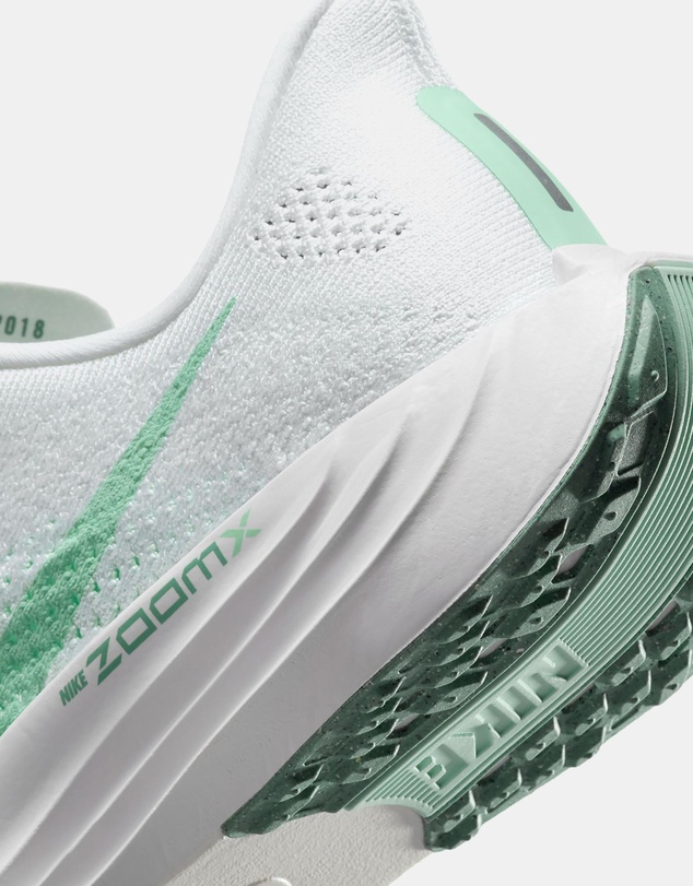 Nike - Pegasus Plus - Women's