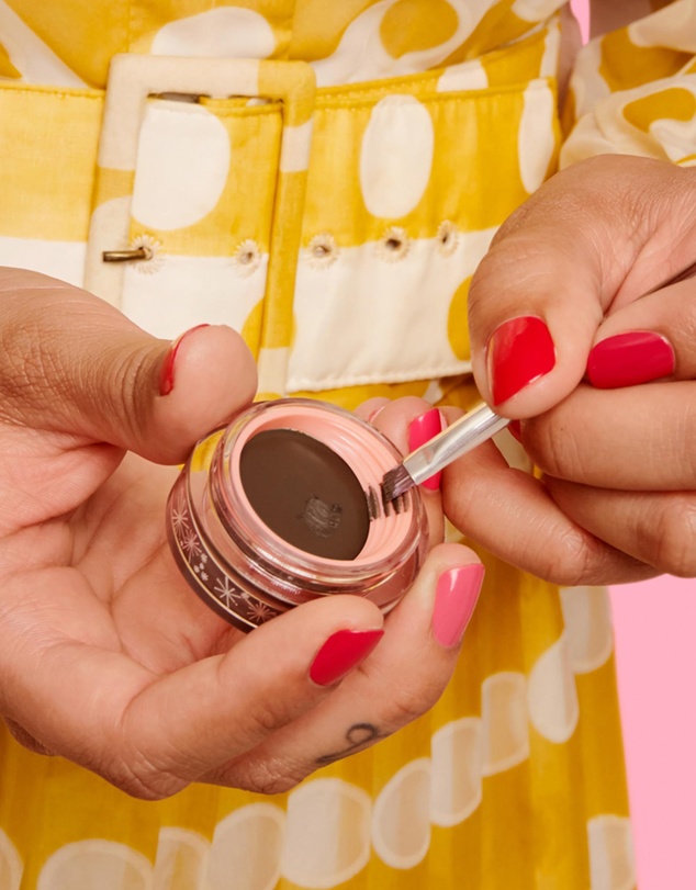 Benefit Cosmetics - Powmade Shade 02 Brow Pomade