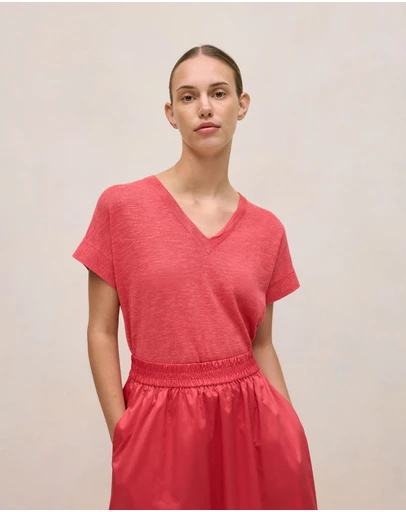 Trenery - Linen Cotton Relaxed V Neck T-shirt in Crimson