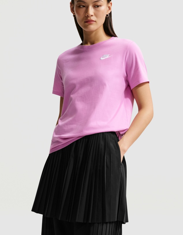 Nike - Sportswear Club Essentials T-Shirt