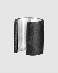 Kuzzoi - ICONIC EXCLUSIVE - Single Wide Ear Cuff in Oxidised 925 Sterling Silver