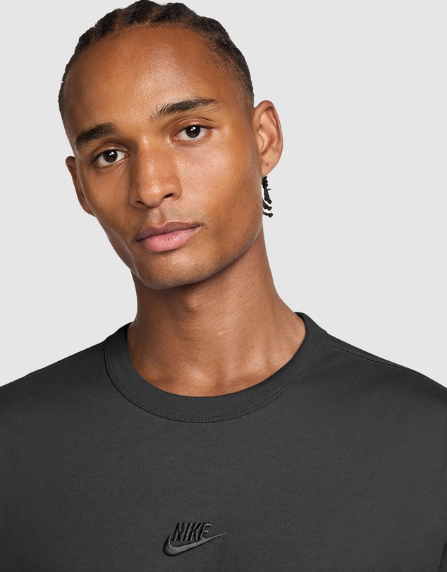 Nike - Nike Sportswear Premium Essentials Long-Sleeve T-Shirt