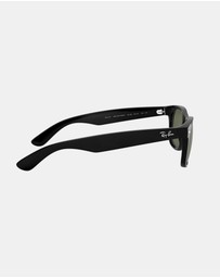 Ray-Ban - New Wayfarer Classic Polarised RB2132