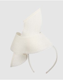 Max Alexander - Modern Twisted Racing Fascinator