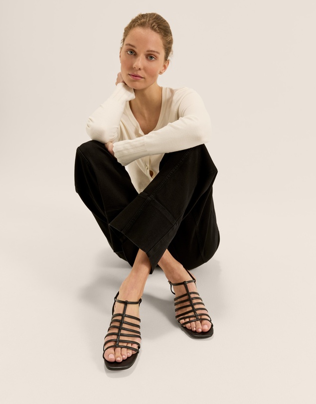 Review - Cynthia Heel
