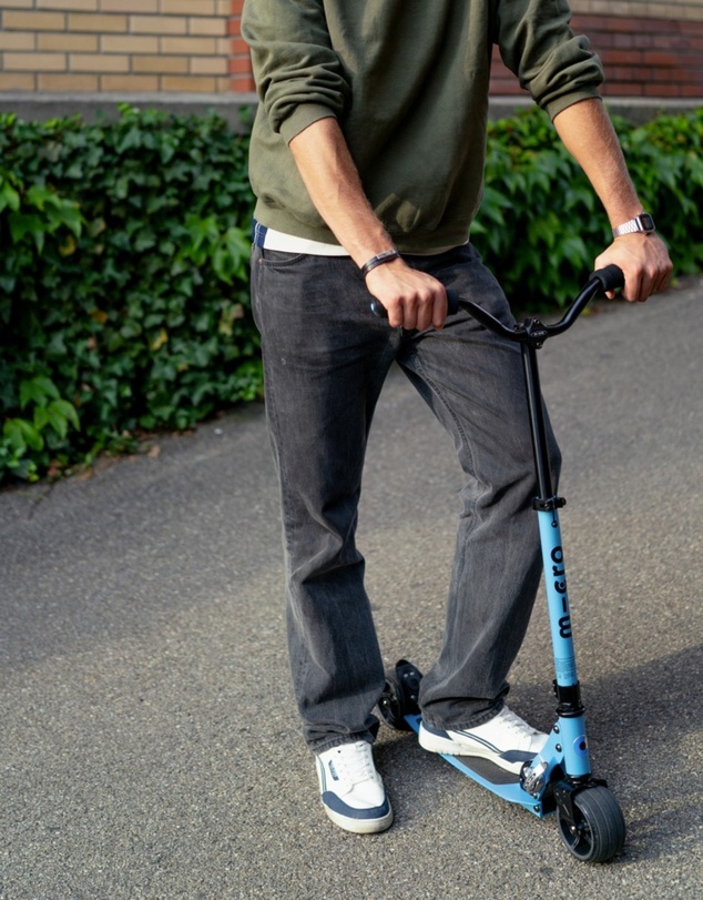 Micro Scooters - Micro Rocket Deluxe 2-Wheel Kick Scooter