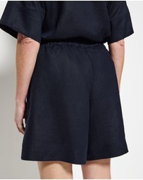 Commonry - Lucie Short
