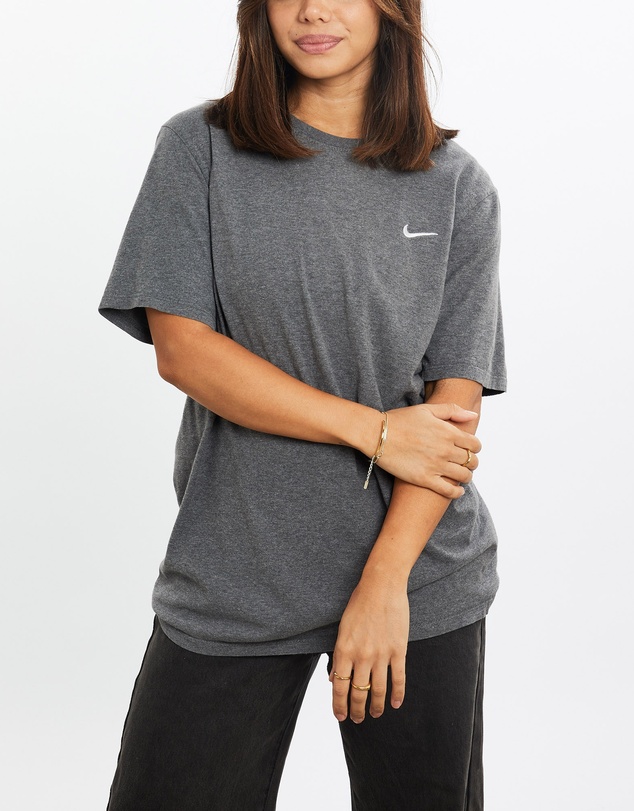 Vintage by The Real Deal - Pre Loved - Vintage Nike Tee