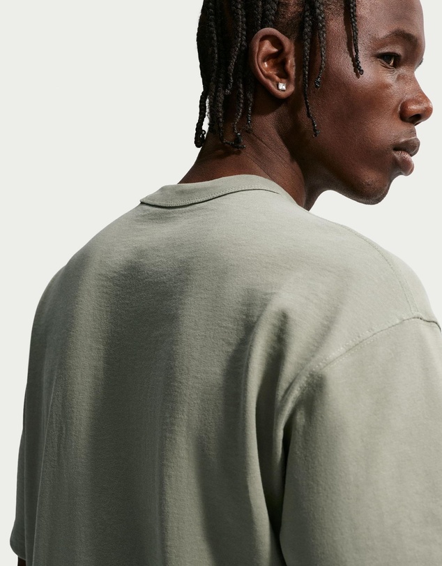 Nike - Sportswear Premium Essentials T-Shirt
