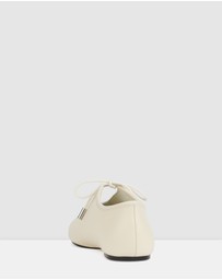 Rollie - Noah Lace Flat