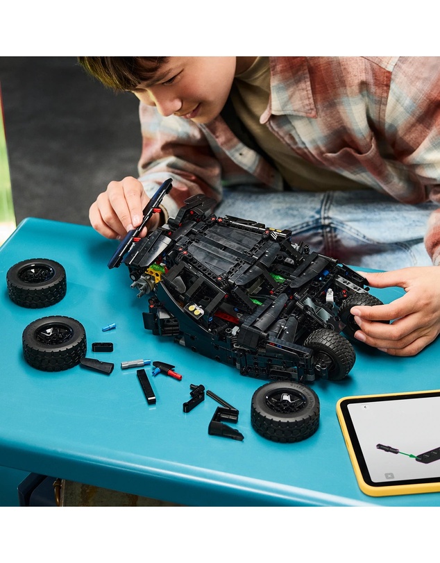 LEGO - 42239 Batmobile Tumblr